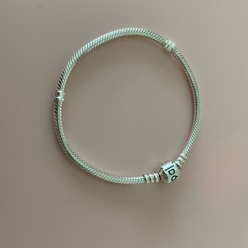 Pandora classic bracelet 💛